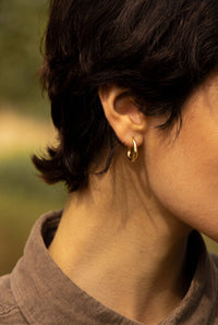 עגילי חישוק מוזהבים